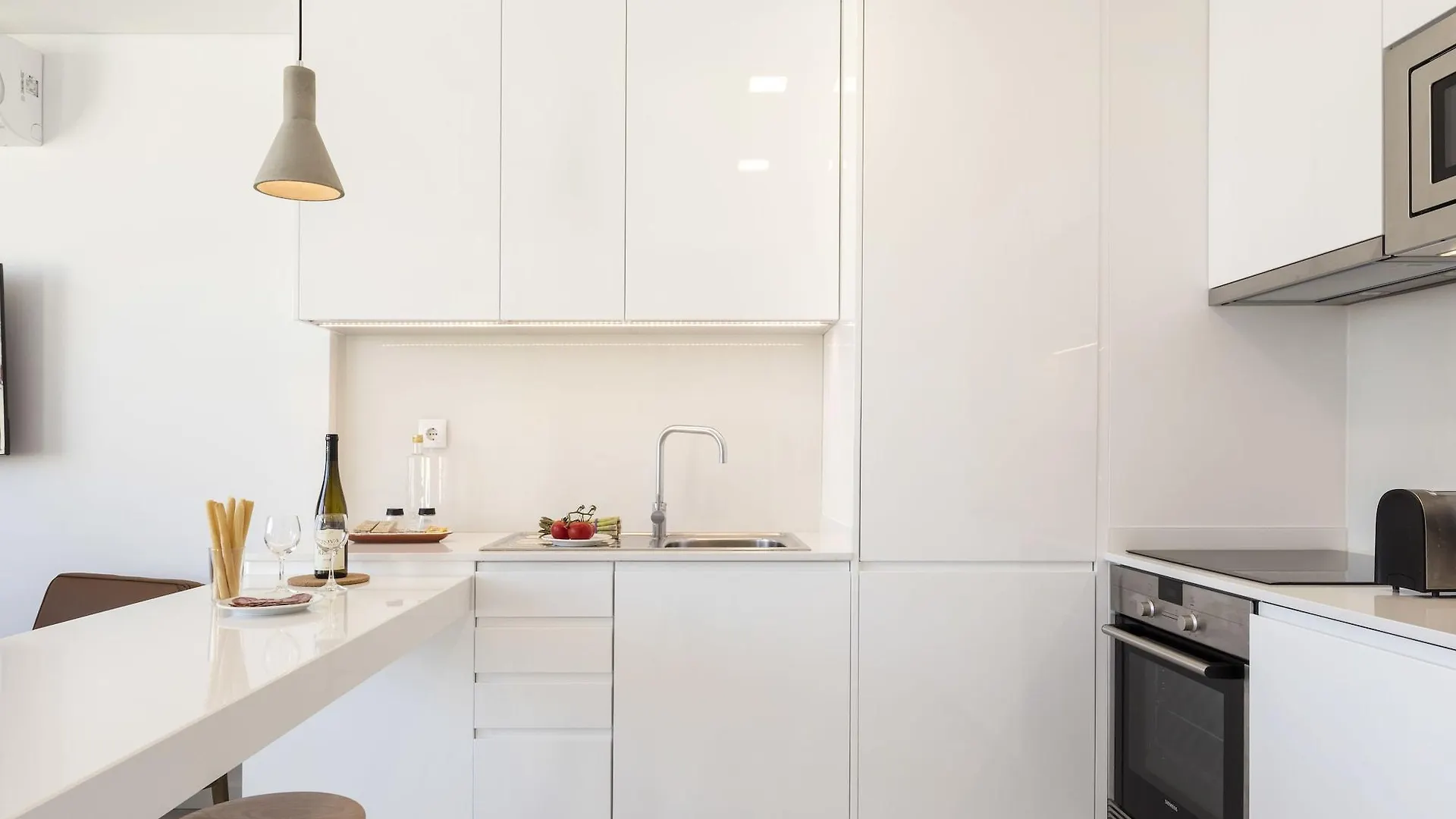 Lisbon Serviced Apartments - Parque 0*,  Portugal